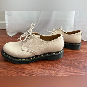 Dr. Martens Doc Martens 24256 White Leather Shoes Size 7 NEW